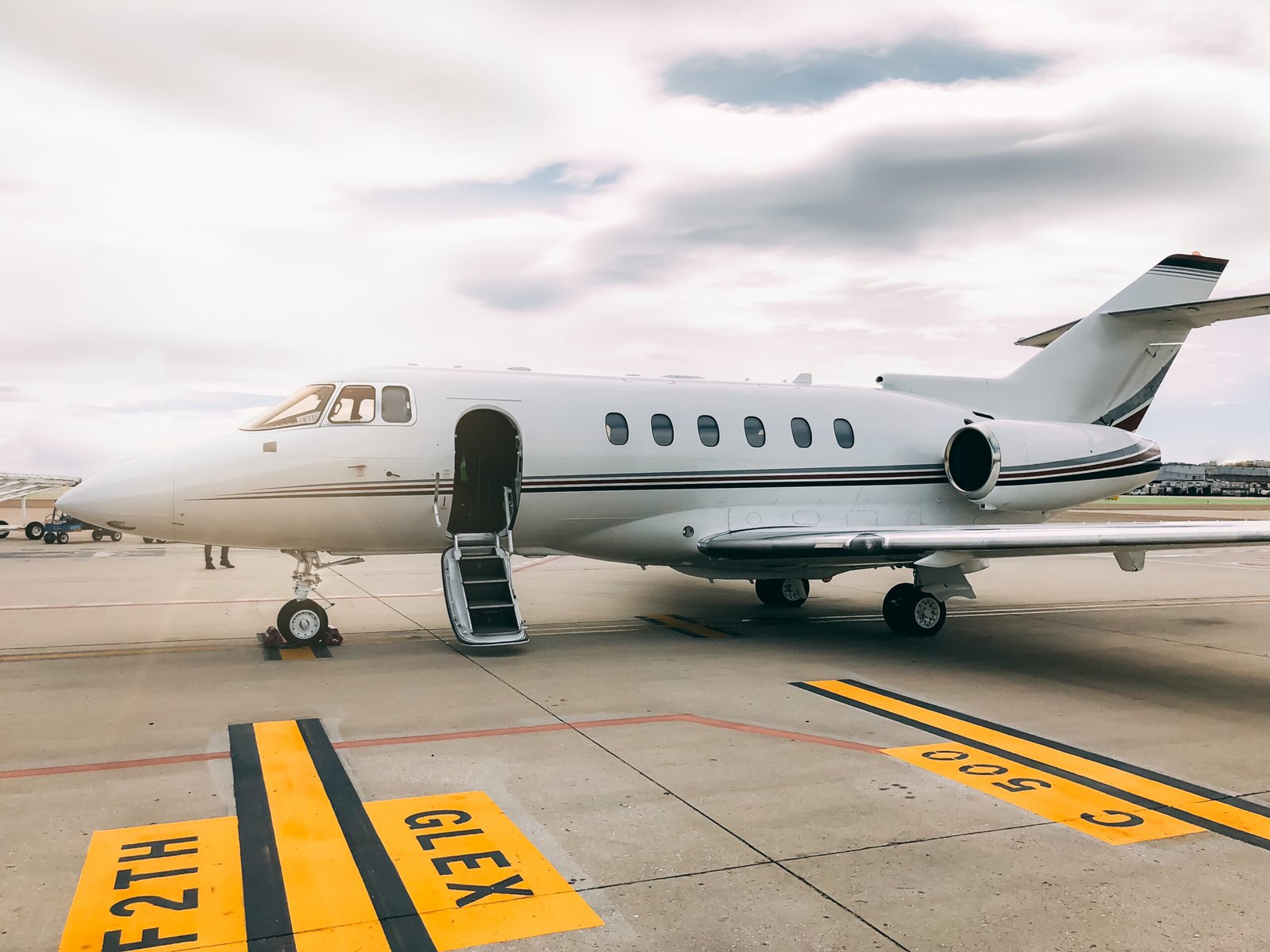 Celebrity private jet charter offering privacy, flexible travel, luxury cabins and fast multi-city flights for VIPs and celebrities.